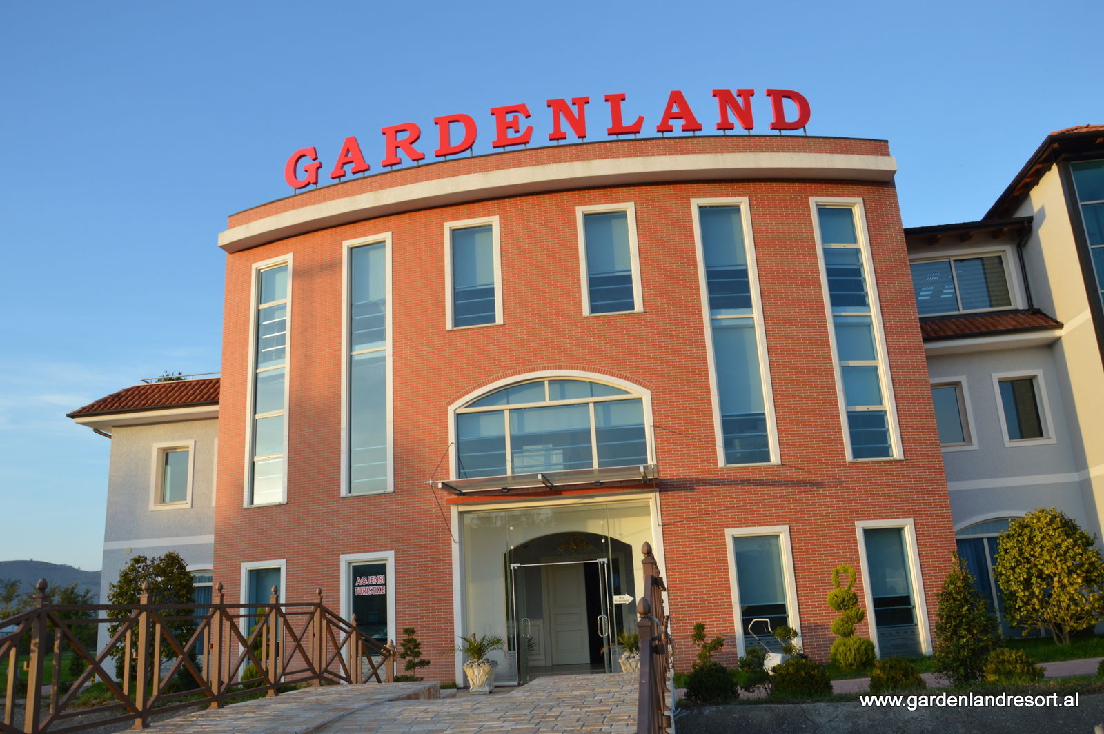 Gardenland Resort Shkoder Exterior photo